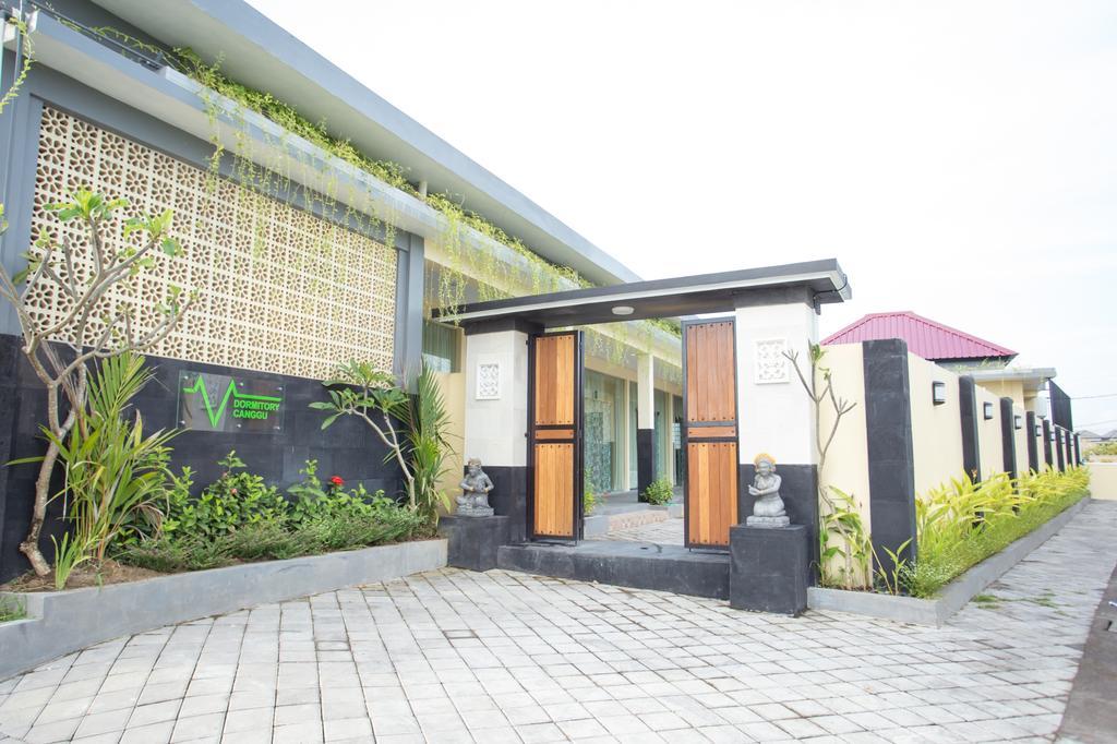V Canggu Dormitory エクステリア 写真
