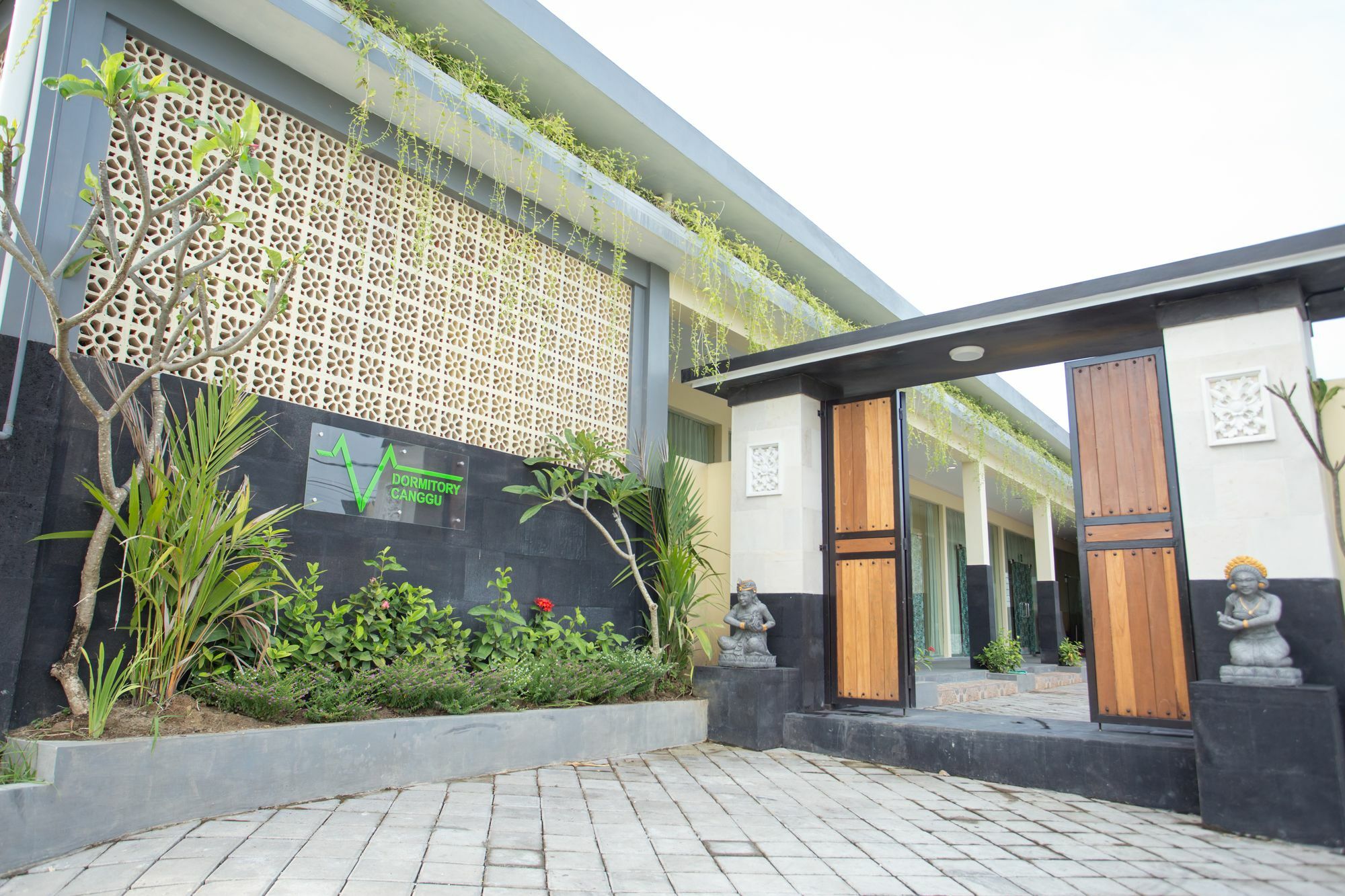 V Canggu Dormitory エクステリア 写真